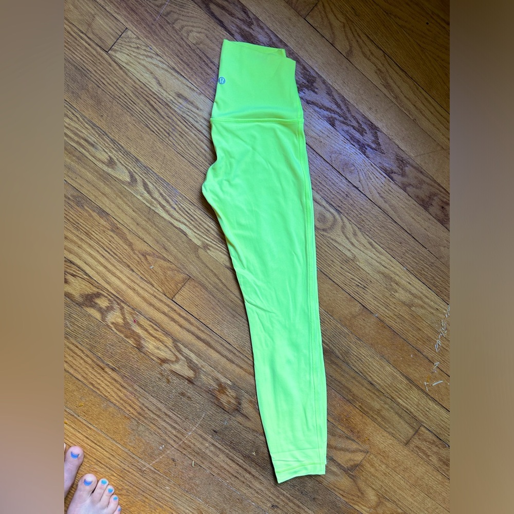 NWOT Size 4 Lululemon align leggings in neon yellow